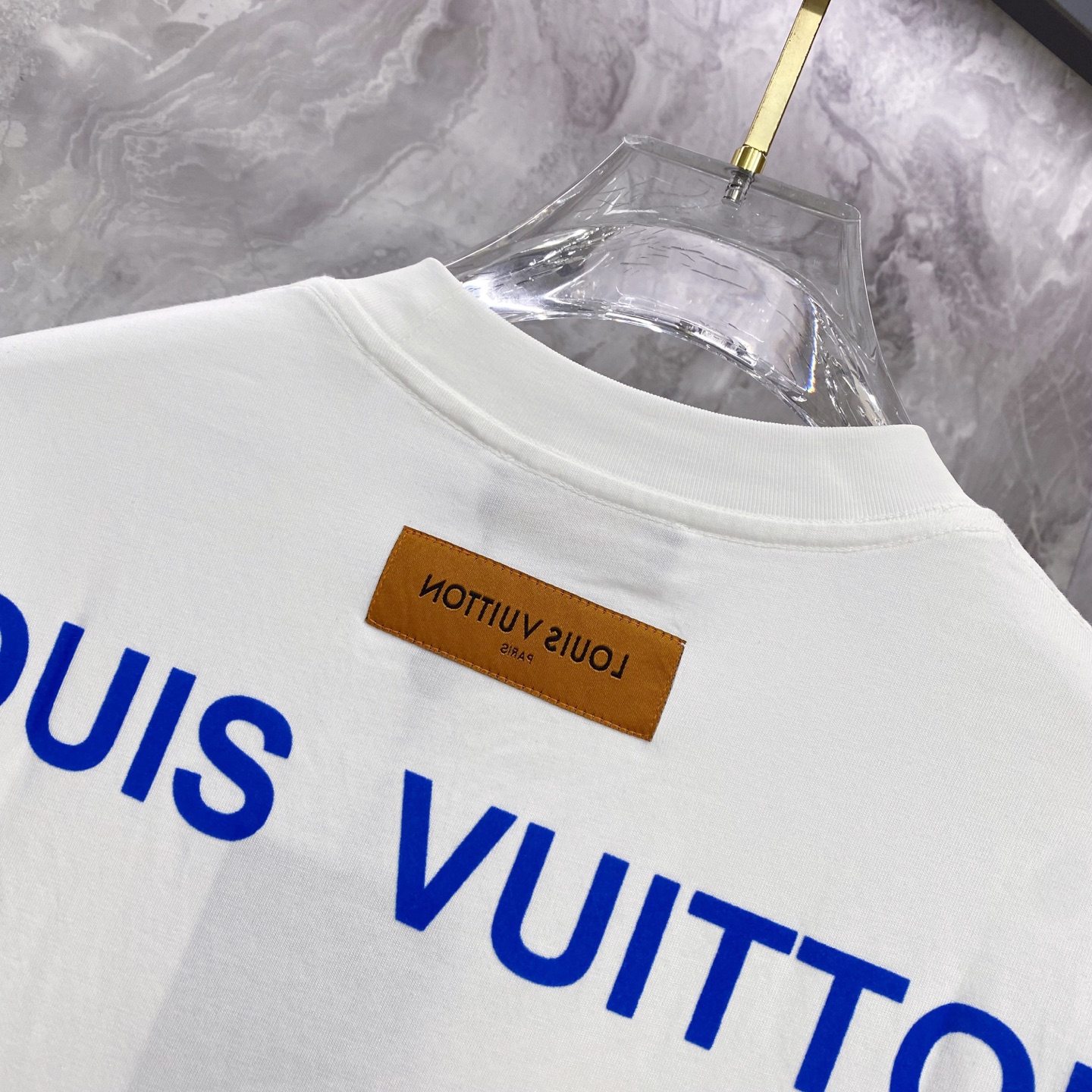 LV 2026ss 春夏新款首发专柜最新款短袖圆领T恤 高端订制 设计前卫时尚！品牌logo重工艺设计 