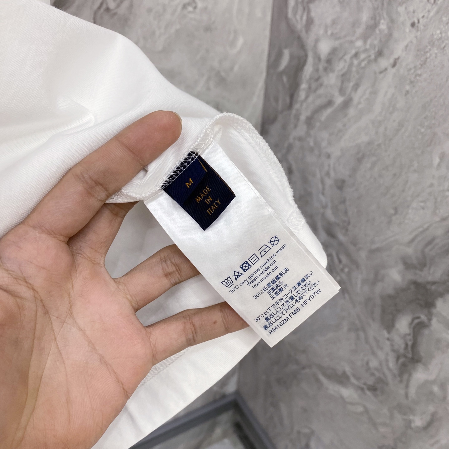 LV 2026ss 春夏新款首发专柜最新款短袖圆领T恤 高端订制 设计前卫时尚！品牌logo重工艺设计 