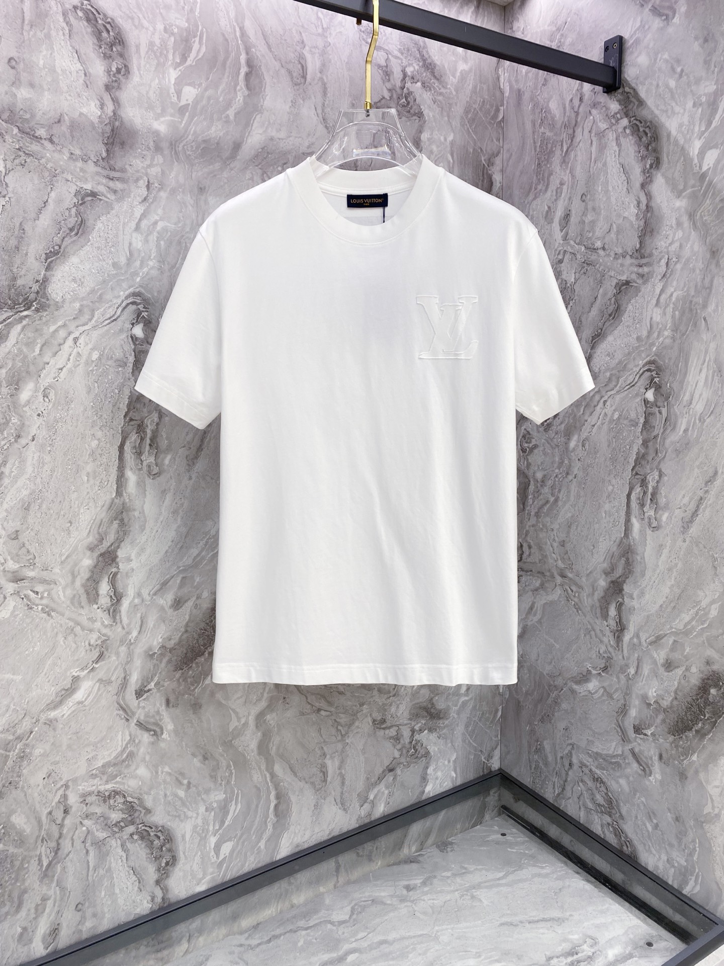 LV 2026ss 春夏新款首发专柜最新款短袖圆领T恤 高端订制 设计前卫时尚！品牌logo重工艺设计 