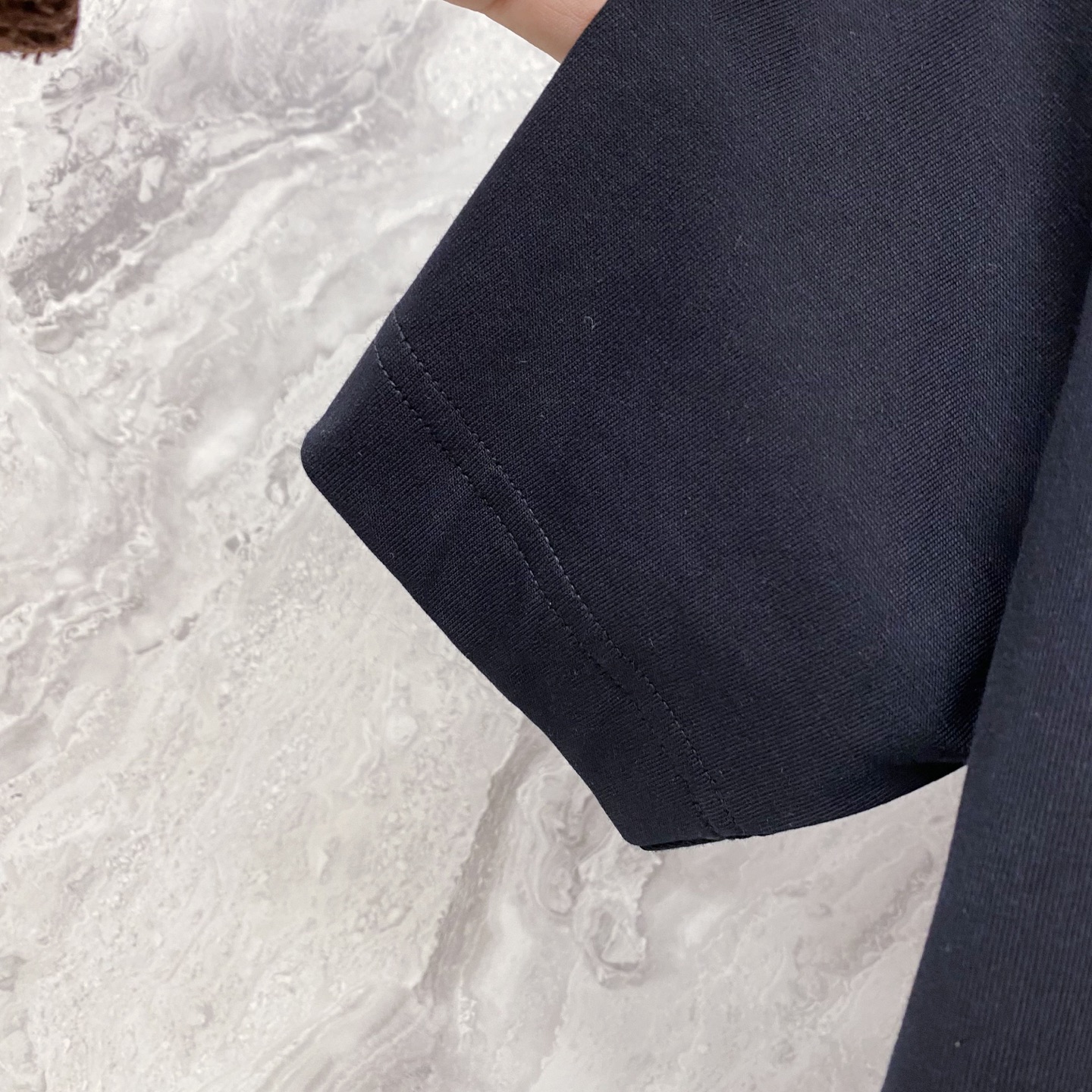 LV 2026ss 春夏新款首发专柜最新款短袖圆领T恤 高端订制 设计前卫时尚！品牌logo重工艺设计 