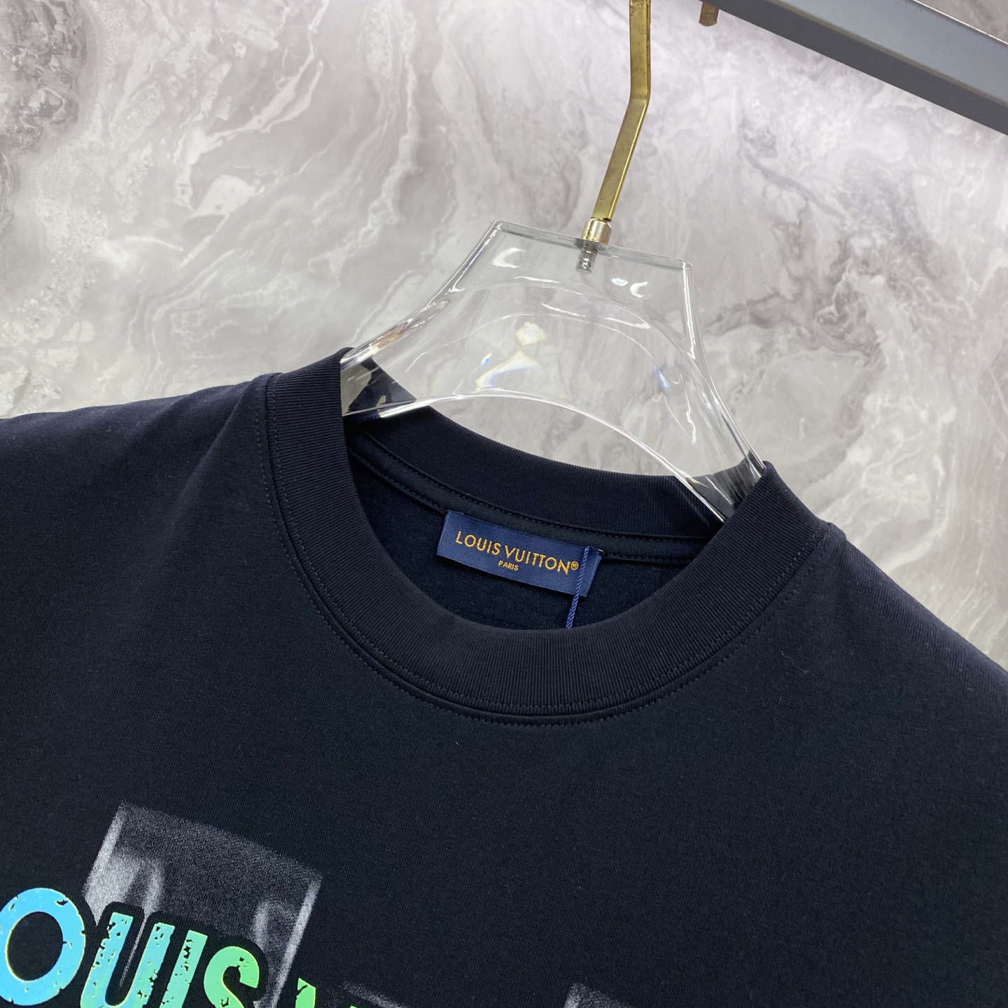 LV 2026ss 春夏新款首发专柜最新款短袖圆领T恤 高端订制 设计前卫时尚！品牌logo重工艺设计 