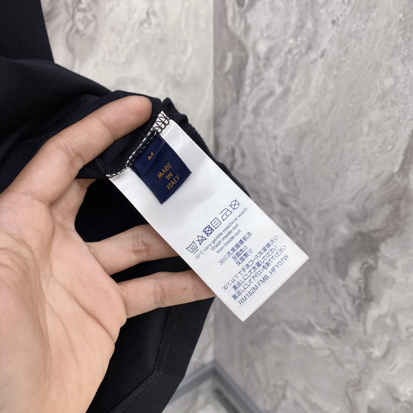 LV 2026ss 春夏新款首发专柜最新款短袖圆领T恤 高端订制 设计前卫时尚！品牌logo重工艺设计 