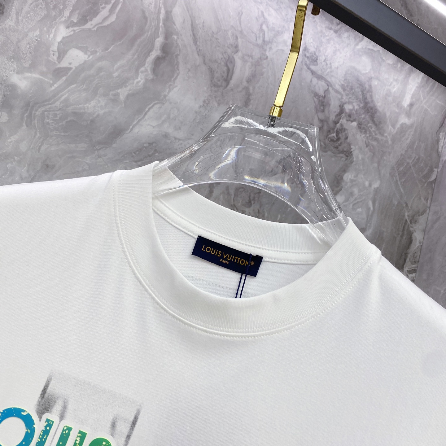 LV 2026ss 春夏新款首发专柜最新款短袖圆领T恤 高端订制 设计前卫时尚！品牌logo重工艺设计 