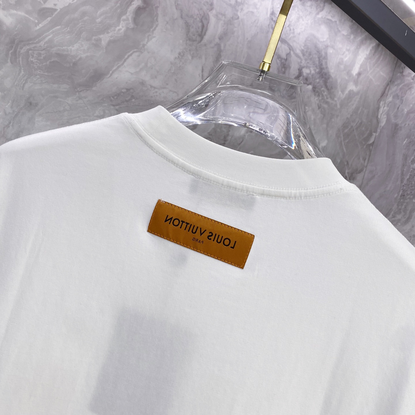 LV 2026ss 春夏新款首发专柜最新款短袖圆领T恤 高端订制 设计前卫时尚！品牌logo重工艺设计 