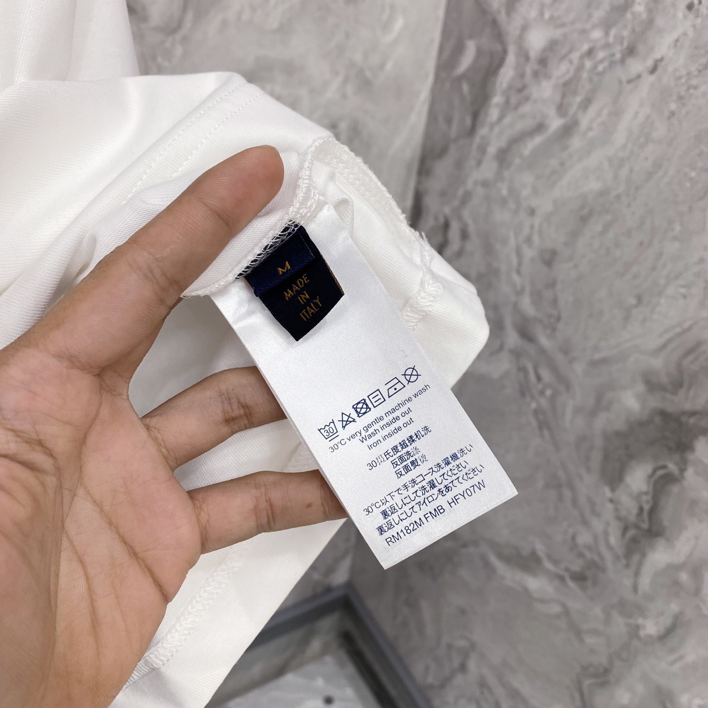 LV 2026ss 春夏新款首发专柜最新款短袖圆领T恤 高端订制 设计前卫时尚！品牌logo重工艺设计 