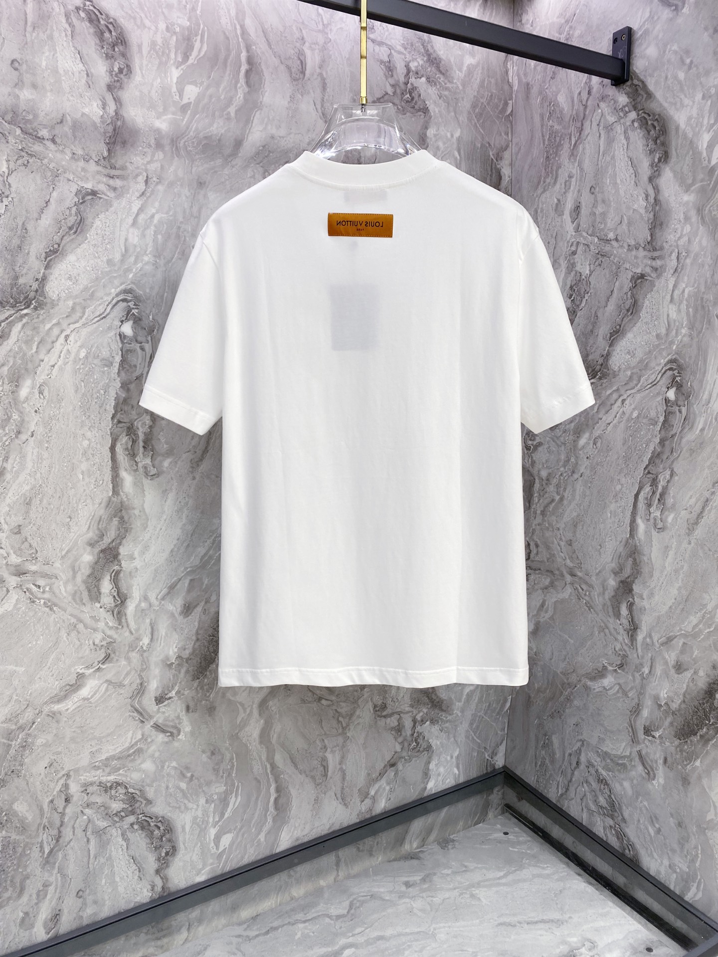 LV 2026ss 春夏新款首发专柜最新款短袖圆领T恤 高端订制 设计前卫时尚！品牌logo重工艺设计 