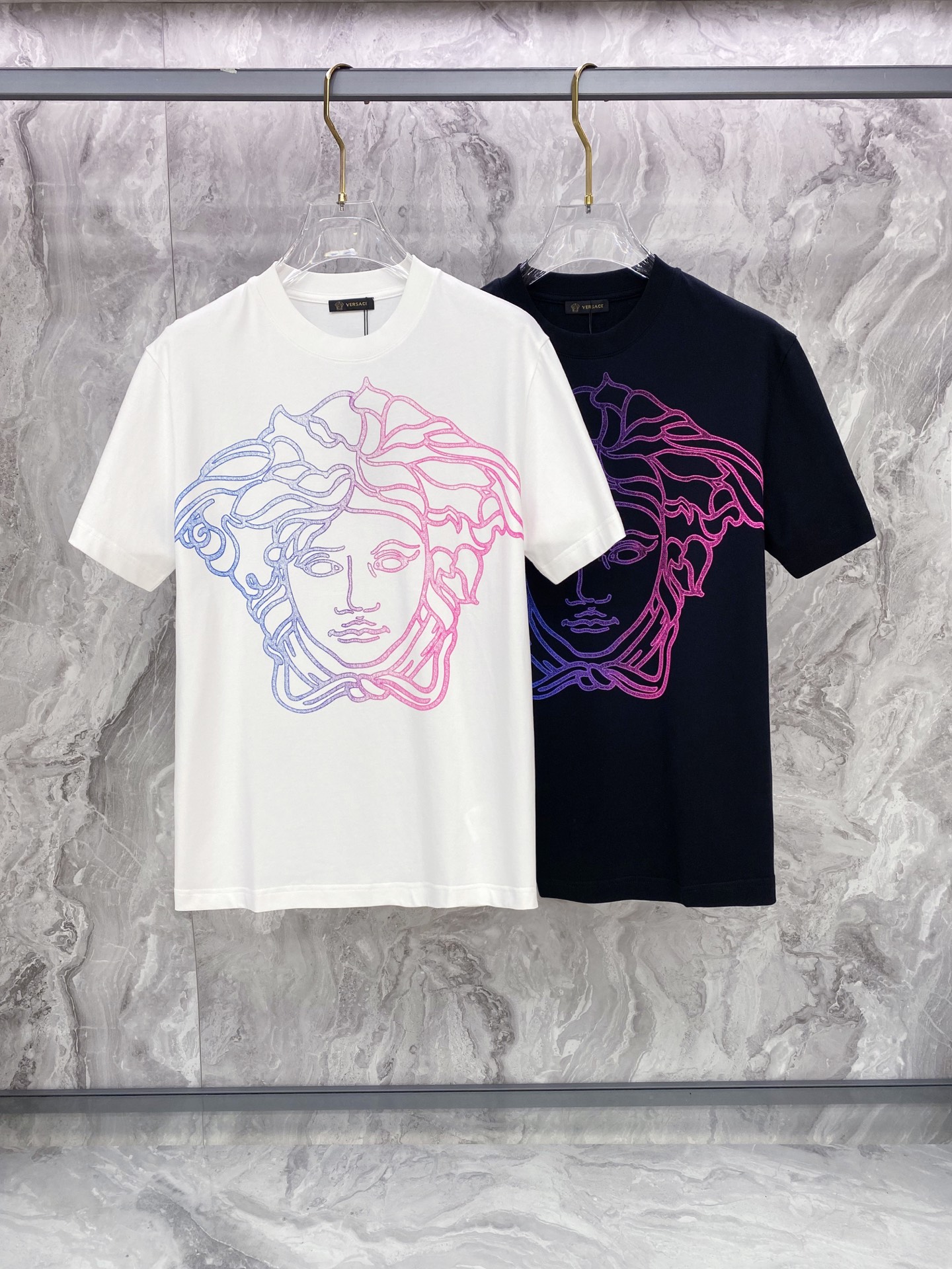 Versace 范思哲 2026ss 春夏新款首发专柜最新款短袖圆领T恤 高端订制 设计前卫时尚！品牌l