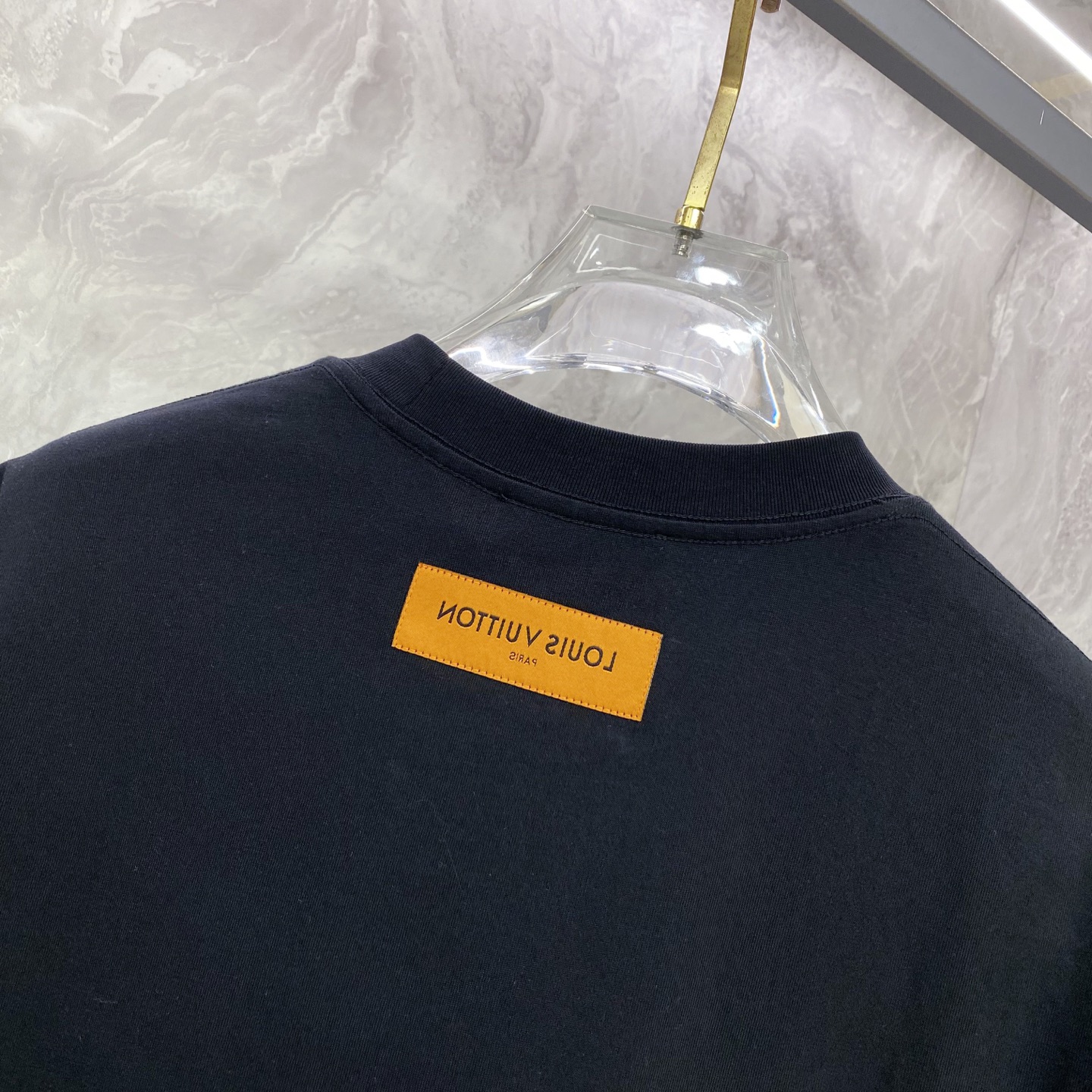 LV 2026ss 春夏新款首发专柜最新款短袖圆领T恤 高端订制 设计前卫时尚！品牌logo重工艺设计 