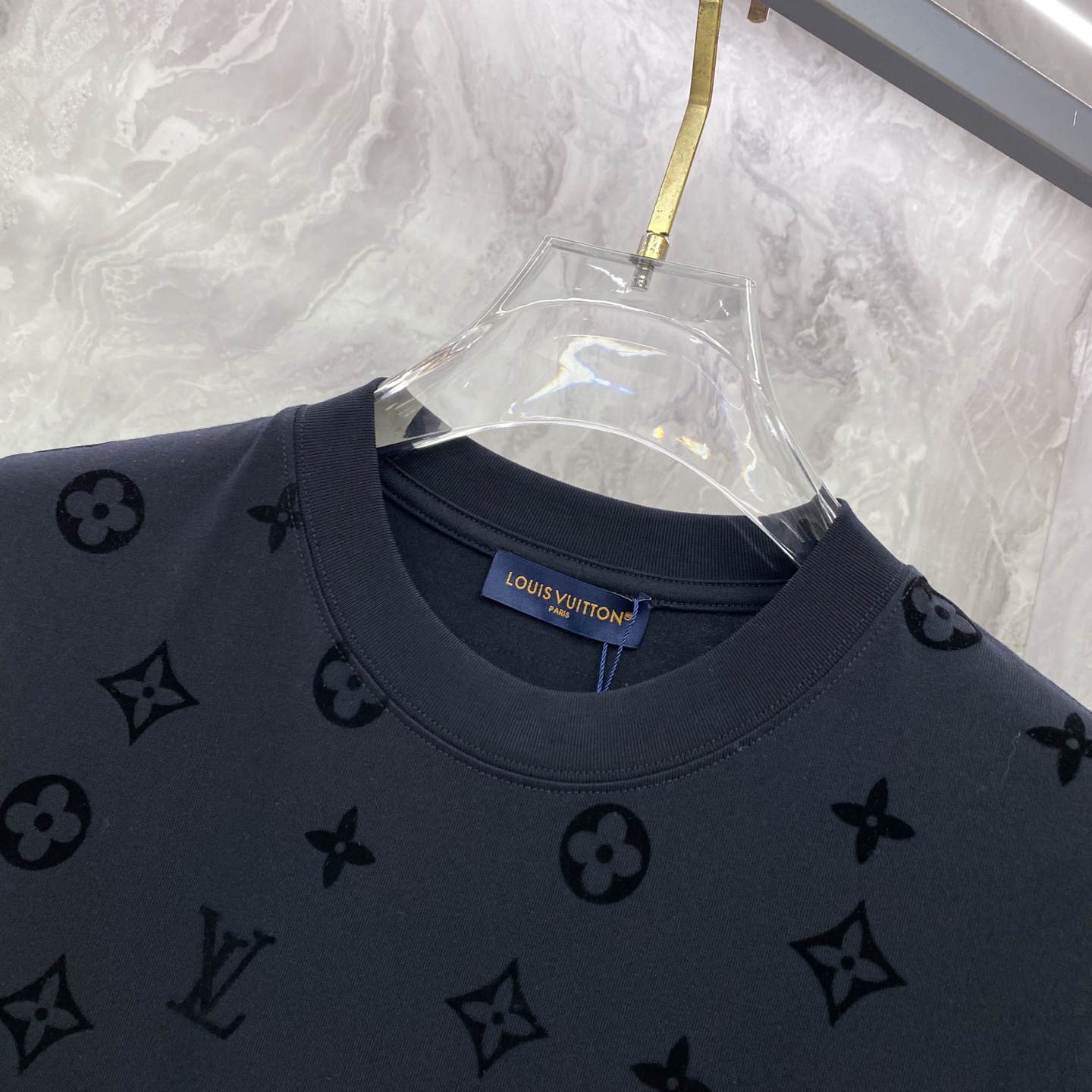 LV 2026ss 春夏新款首发专柜最新款短袖圆领T恤 高端订制 设计前卫时尚！品牌logo重工艺设计 