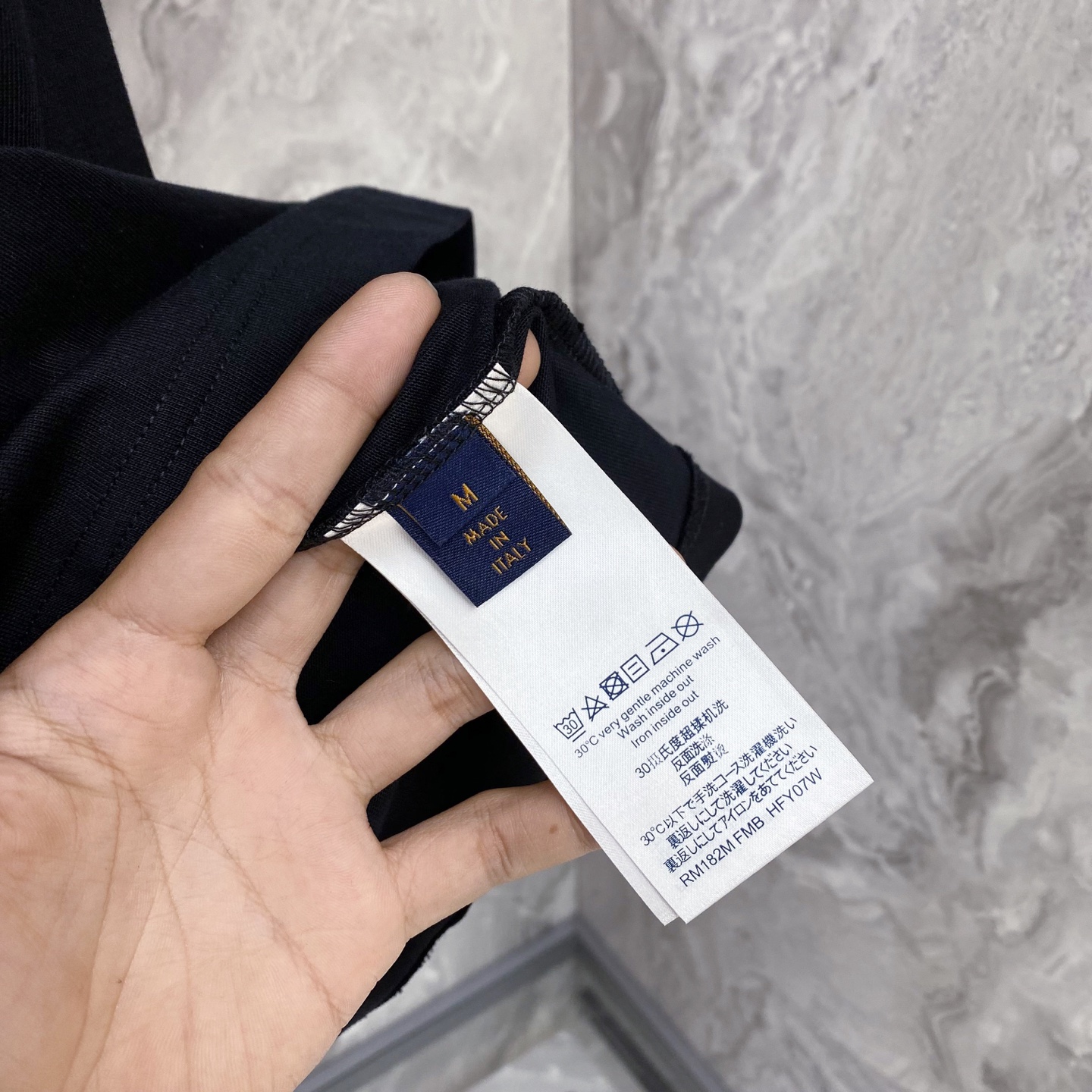 LV 2026ss 春夏新款首发专柜最新款短袖圆领T恤 高端订制 设计前卫时尚！品牌logo重工艺设计 