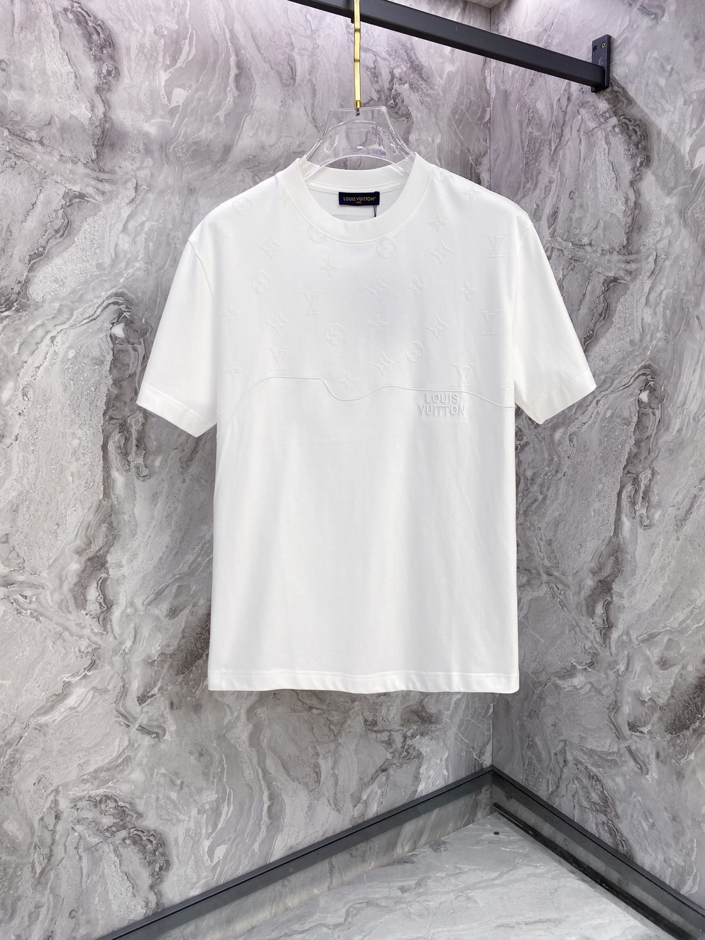 LV 2026ss 春夏新款首发专柜最新款短袖圆领T恤 高端订制 设计前卫时尚！品牌logo重工艺设计 