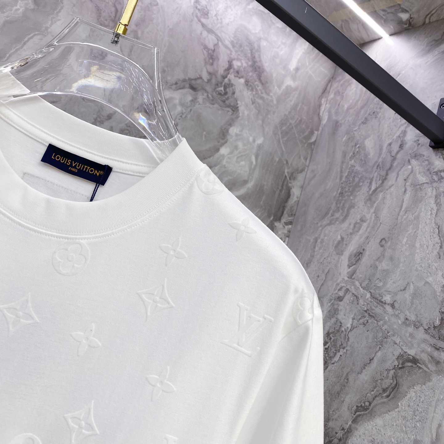 LV 2026ss 春夏新款首发专柜最新款短袖圆领T恤 高端订制 设计前卫时尚！品牌logo重工艺设计 