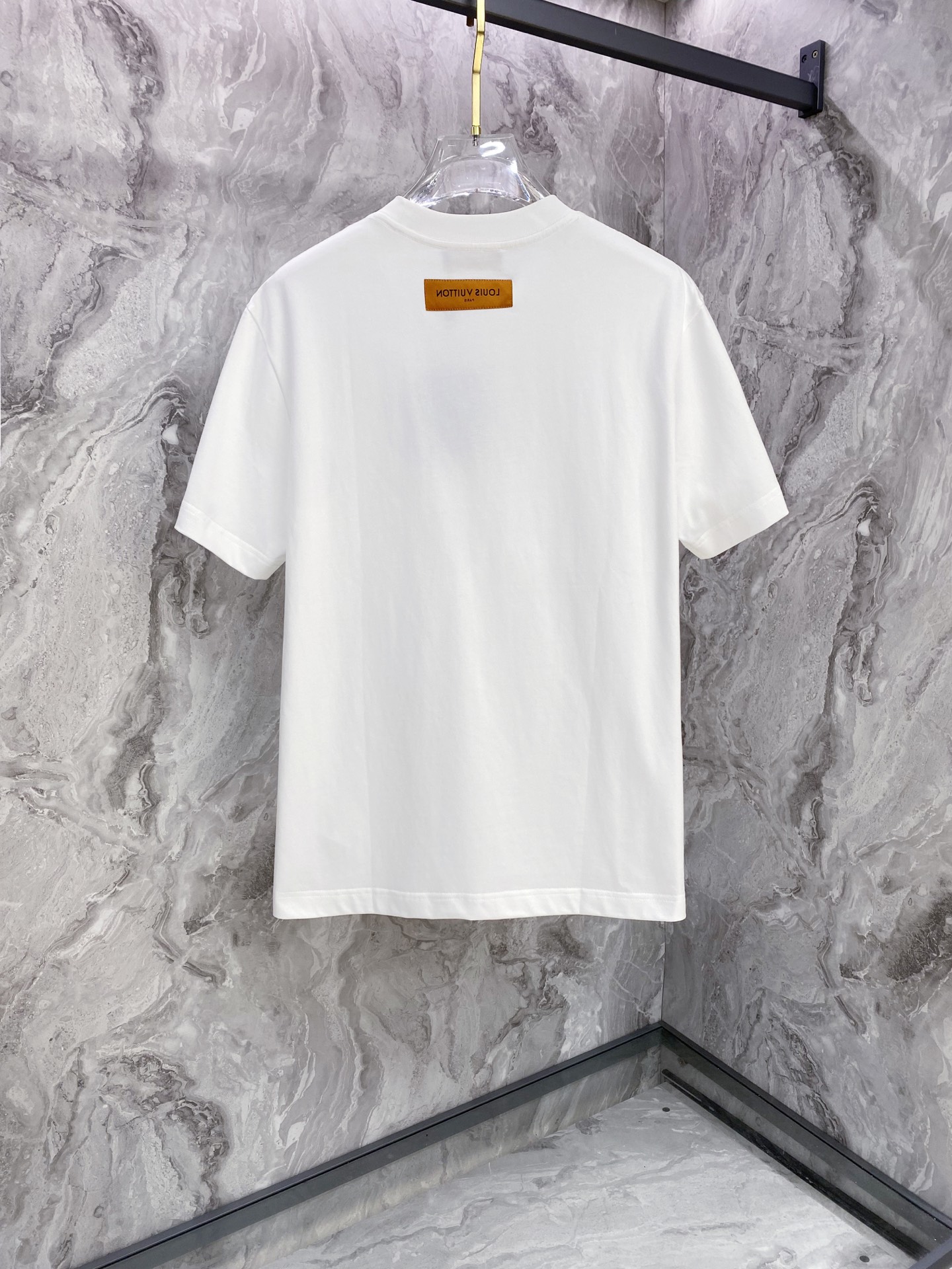 LV 2026ss 春夏新款首发专柜最新款短袖圆领T恤 高端订制 设计前卫时尚！品牌logo重工艺设计 