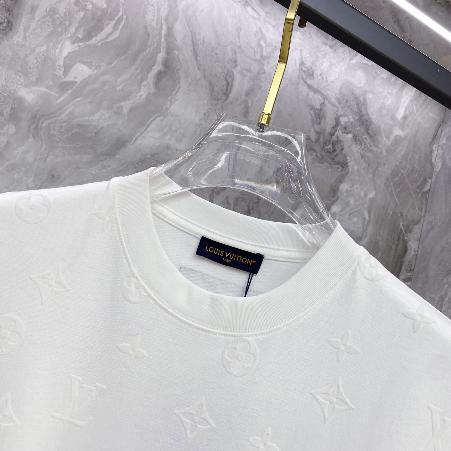 LV 2026ss 春夏新款首发专柜最新款短袖圆领T恤 高端订制 设计前卫时尚！品牌logo重工艺设计 