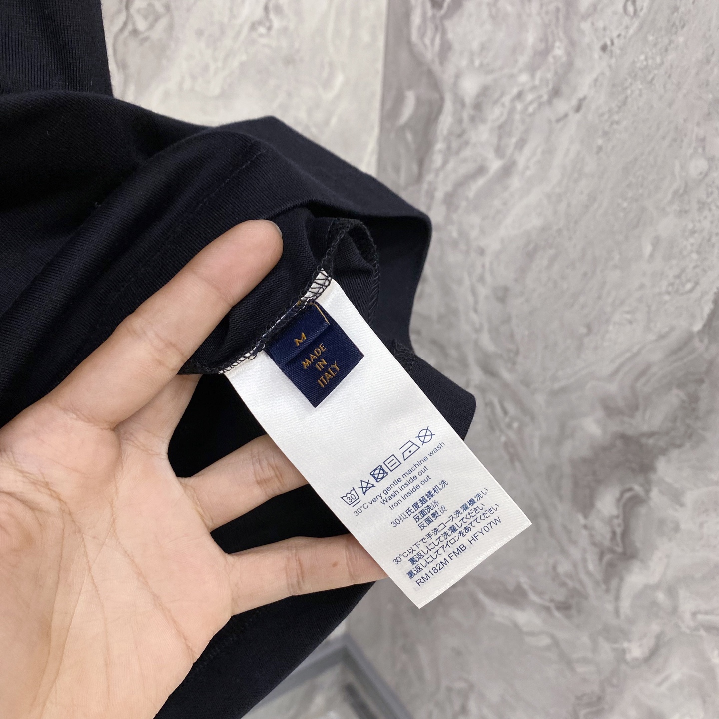 LV 2026ss 春夏新款首发专柜最新款短袖圆领T恤 高端订制 设计前卫时尚！品牌logo重工艺设计 