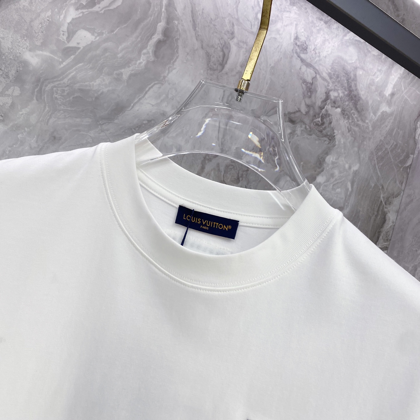 LV 2026ss 春夏新款首发专柜最新款短袖圆领T恤 高端订制 设计前卫时尚！品牌logo重工艺设计 