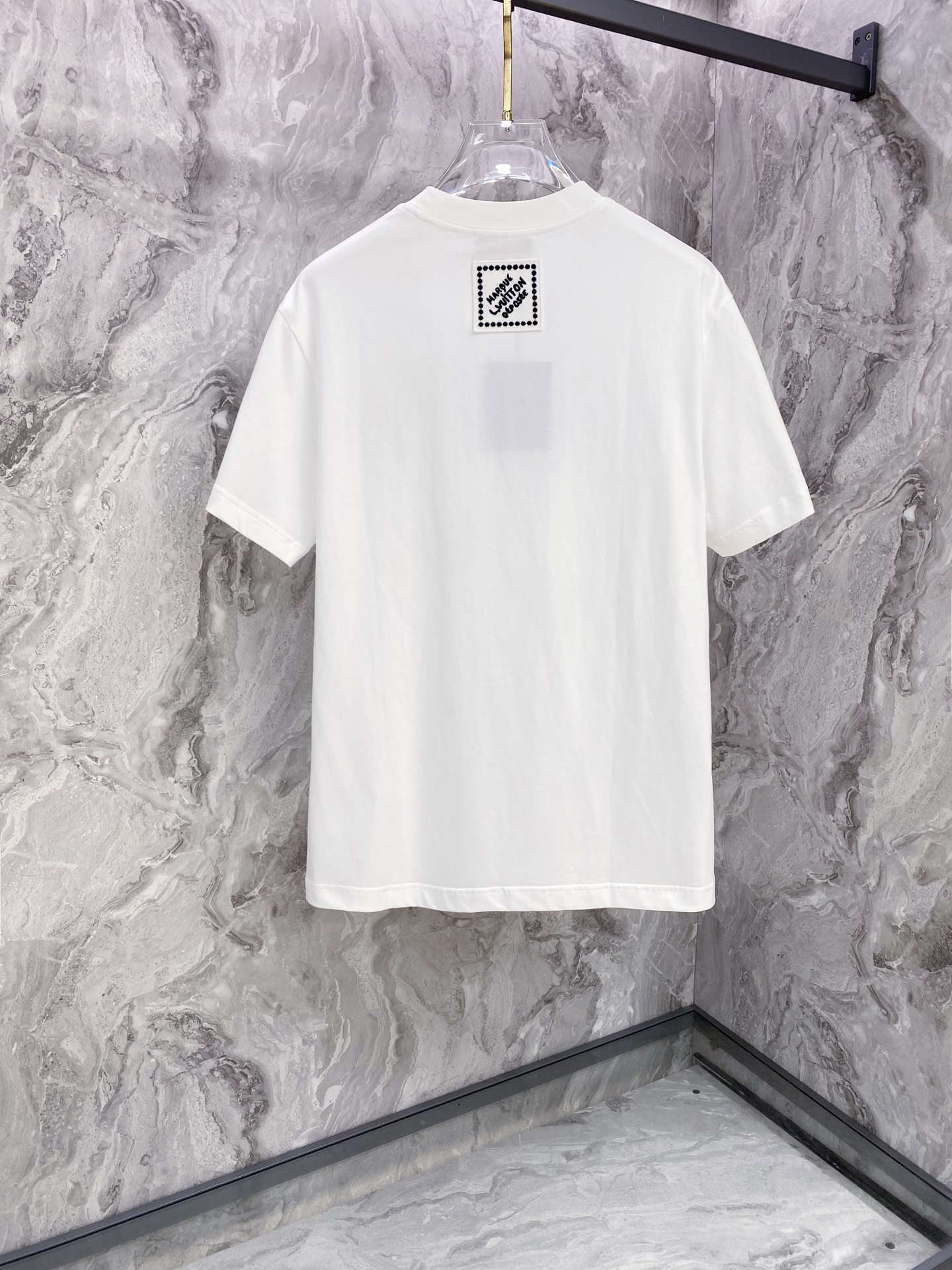 LV 2026ss 春夏新款首发专柜最新款短袖圆领T恤 高端订制 设计前卫时尚！品牌logo重工艺设计 