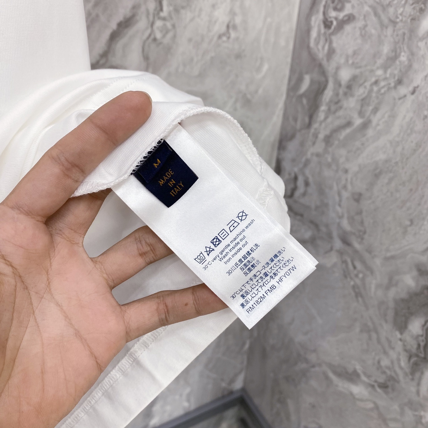 LV 2026ss 春夏新款首发专柜最新款短袖圆领T恤 高端订制 设计前卫时尚！品牌logo重工艺设计 