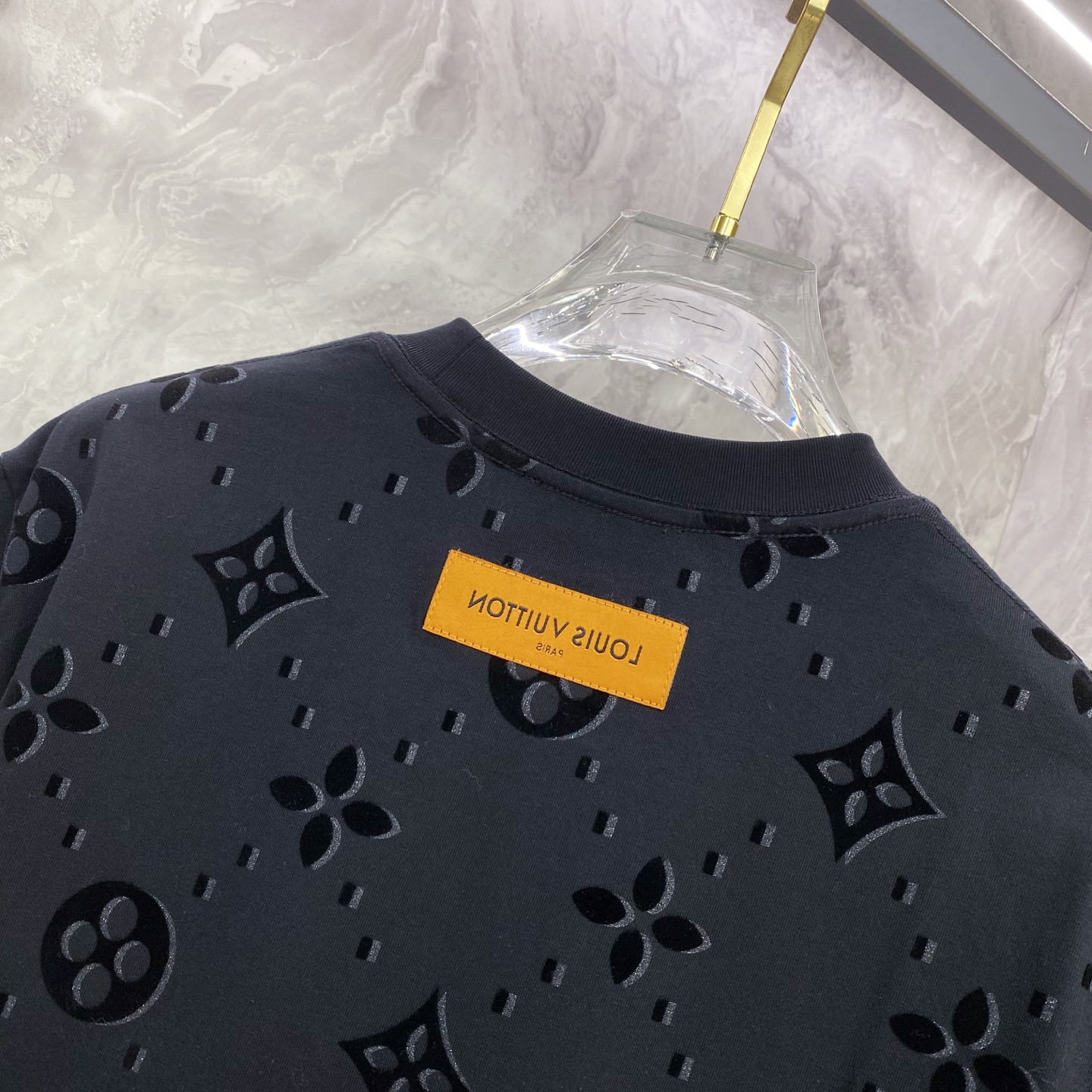 LV 2026ss 春夏新款首发专柜最新款短袖圆领T恤 高端订制 设计前卫时尚！品牌logo重工艺设计 