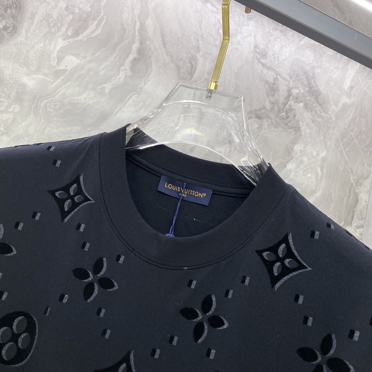 LV 2026ss 春夏新款首发专柜最新款短袖圆领T恤 高端订制 设计前卫时尚！品牌logo重工艺设计 