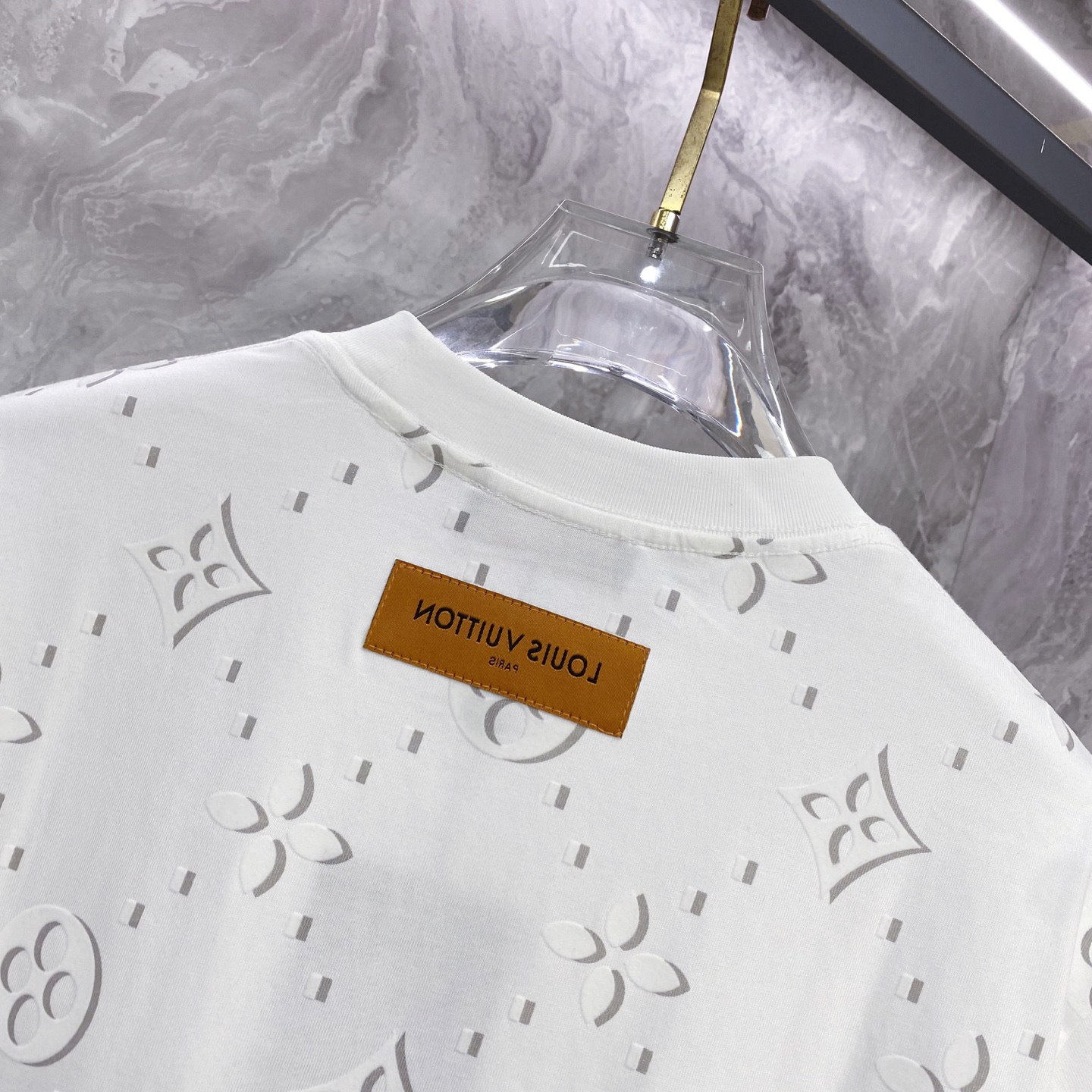 LV 2026ss 春夏新款首发专柜最新款短袖圆领T恤 高端订制 设计前卫时尚！品牌logo重工艺设计 