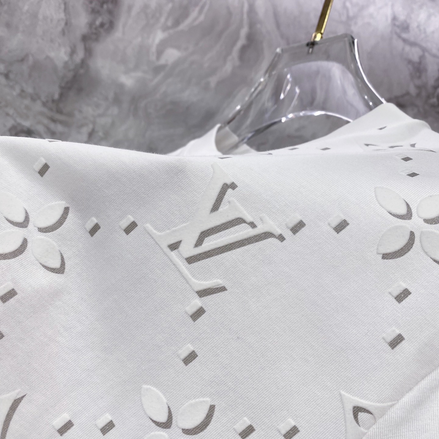 LV 2026ss 春夏新款首发专柜最新款短袖圆领T恤 高端订制 设计前卫时尚！品牌logo重工艺设计 