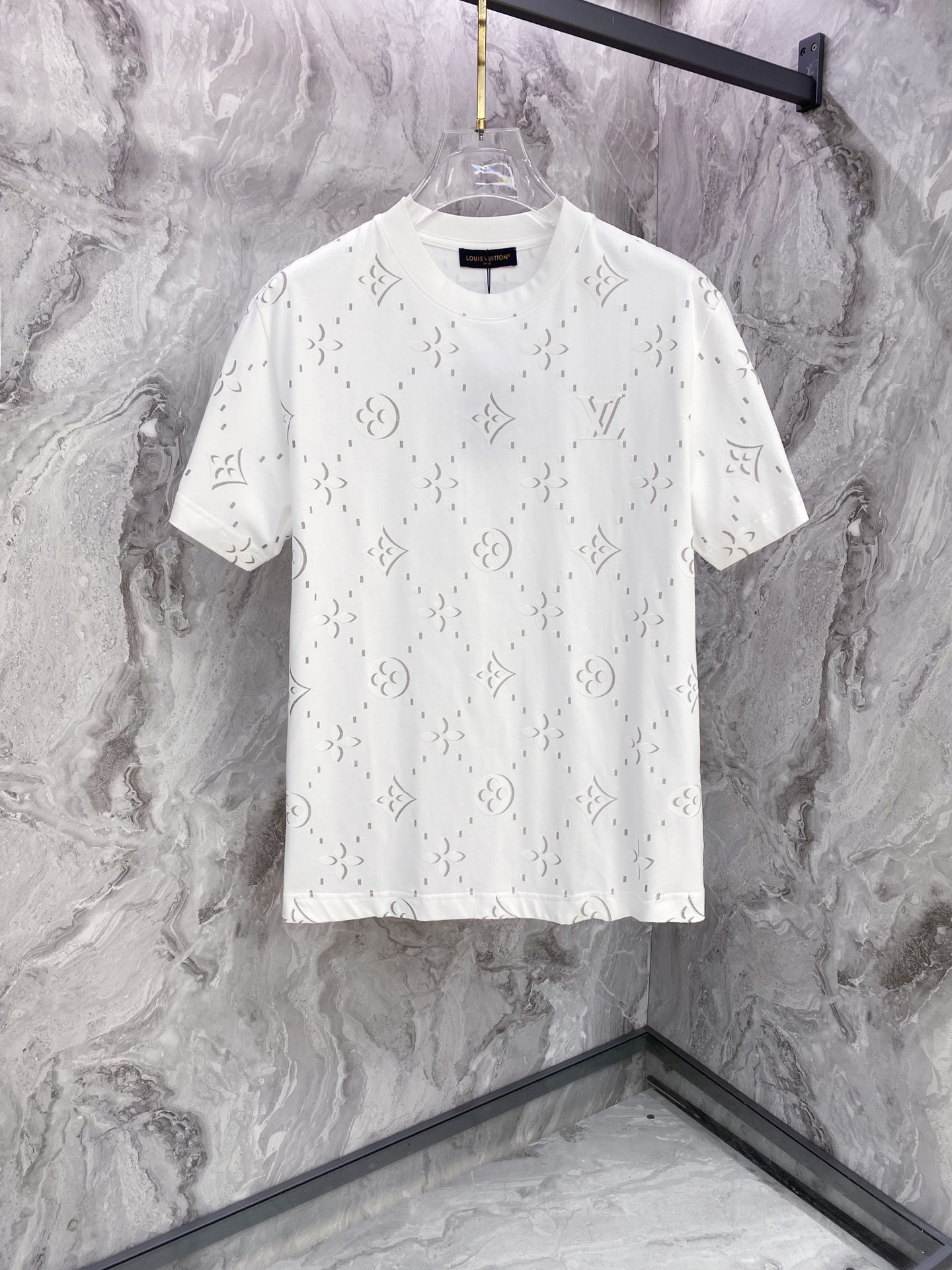 LV 2026ss 春夏新款首发专柜最新款短袖圆领T恤 高端订制 设计前卫时尚！品牌logo重工艺设计 