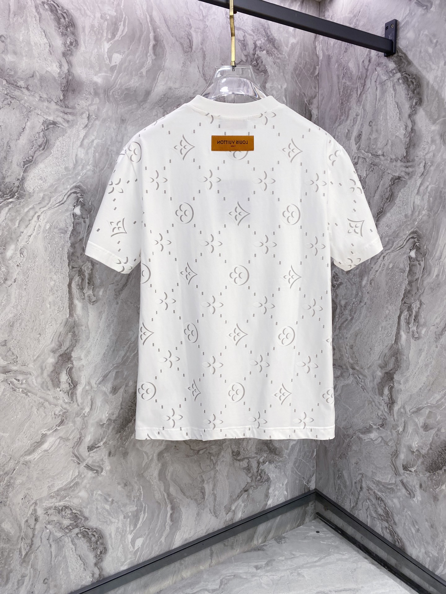 LV 2026ss 春夏新款首发专柜最新款短袖圆领T恤 高端订制 设计前卫时尚！品牌logo重工艺设计 