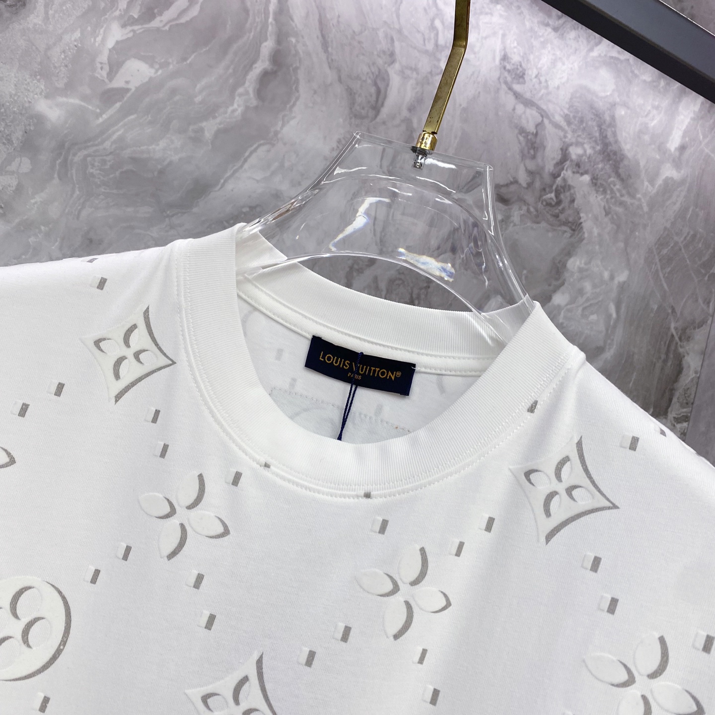 LV 2026ss 春夏新款首发专柜最新款短袖圆领T恤 高端订制 设计前卫时尚！品牌logo重工艺设计 