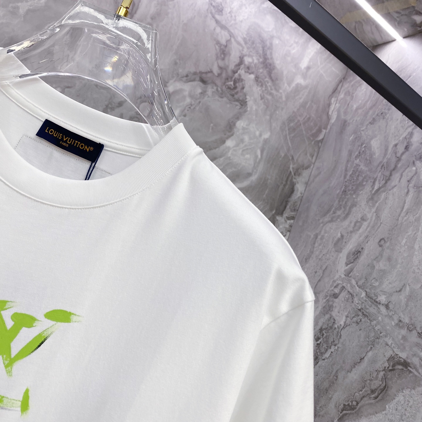 LV 2026ss 春夏新款首发专柜最新款短袖圆领T恤 高端订制 设计前卫时尚！品牌logo重工艺设计 