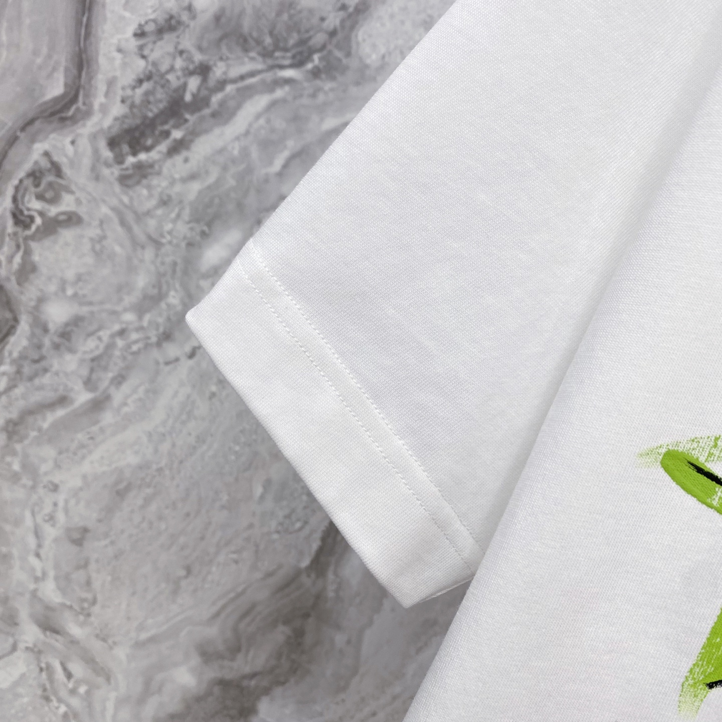 LV 2026ss 春夏新款首发专柜最新款短袖圆领T恤 高端订制 设计前卫时尚！品牌logo重工艺设计 