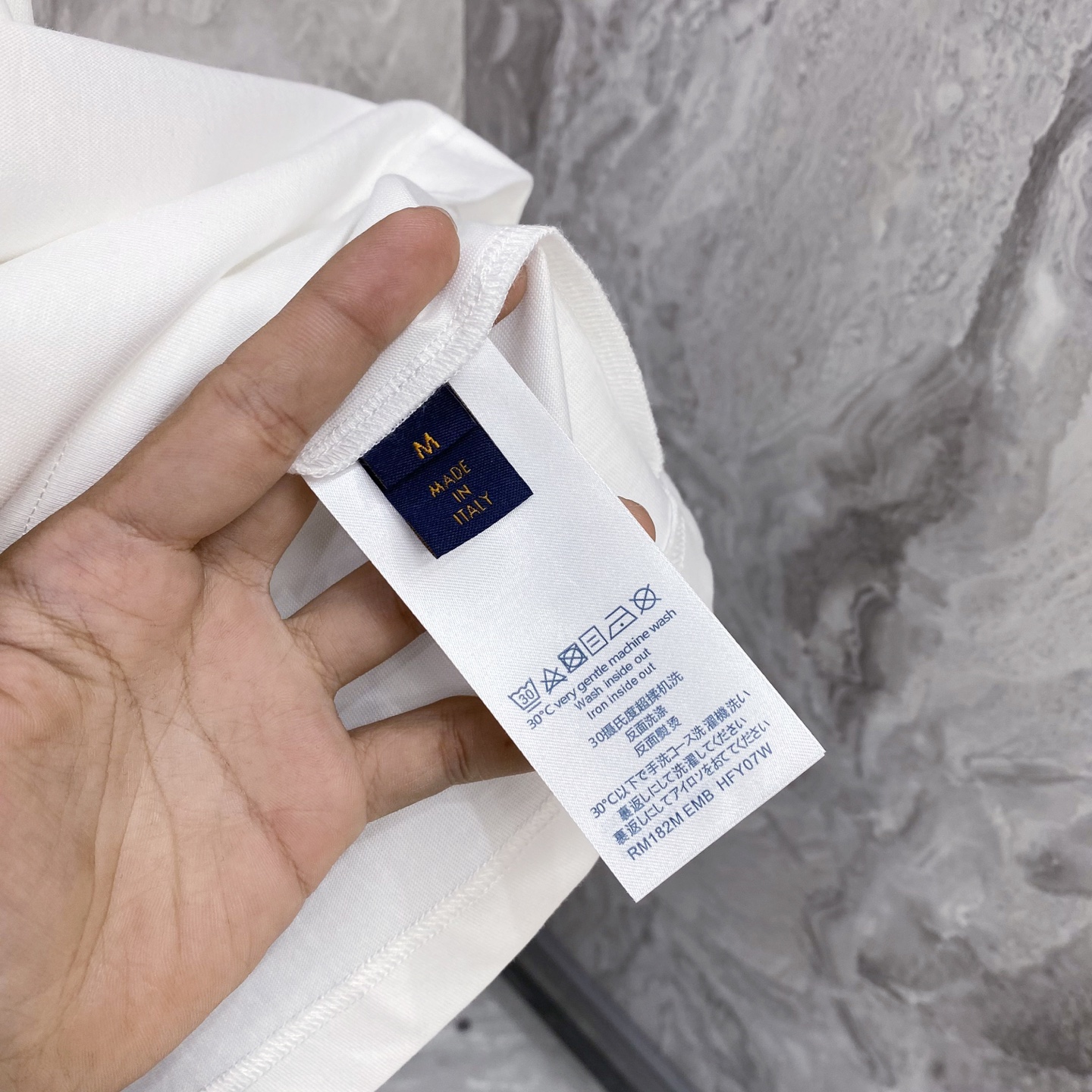 LV 2026ss 春夏新款首发专柜最新款短袖圆领T恤 高端订制 设计前卫时尚！品牌logo重工艺设计 