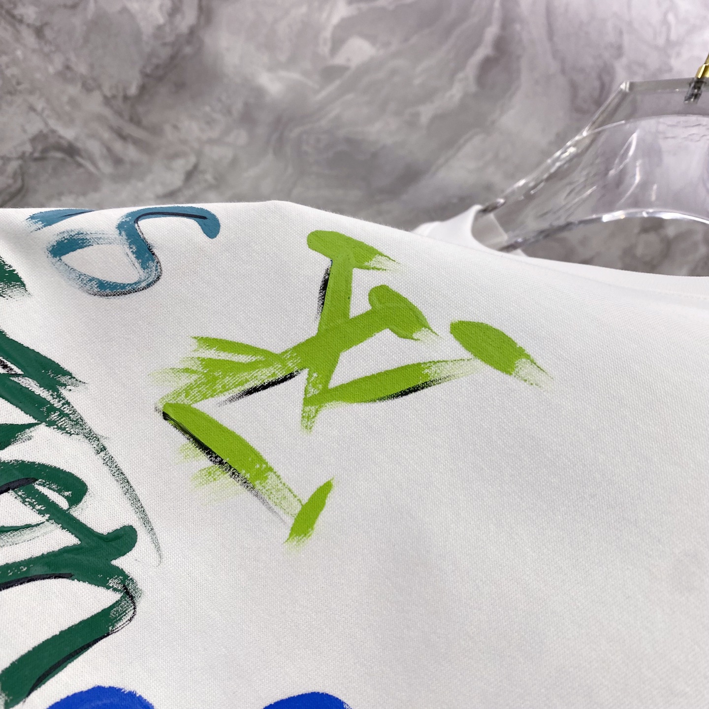 LV 2026ss 春夏新款首发专柜最新款短袖圆领T恤 高端订制 设计前卫时尚！品牌logo重工艺设计 