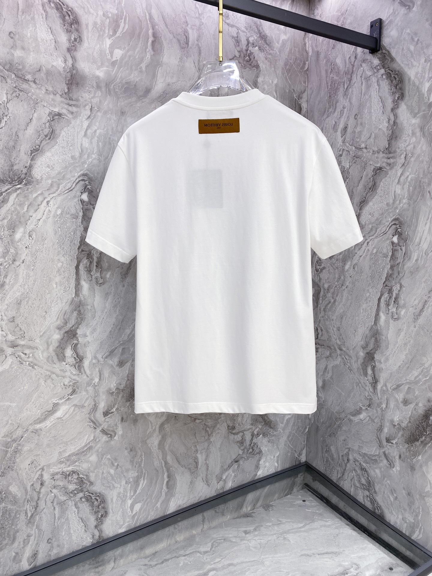 LV 2026ss 春夏新款首发专柜最新款短袖圆领T恤 高端订制 设计前卫时尚！品牌logo重工艺设计 