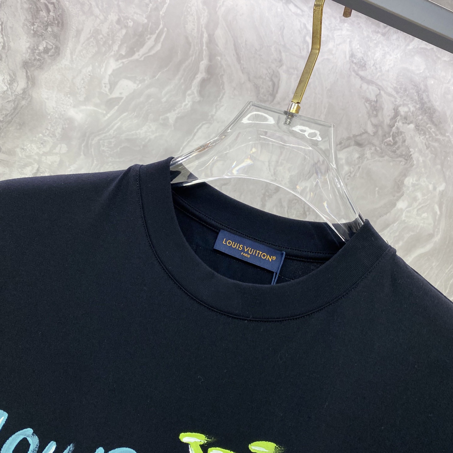 LV 2026ss 春夏新款首发专柜最新款短袖圆领T恤 高端订制 设计前卫时尚！品牌logo重工艺设计 