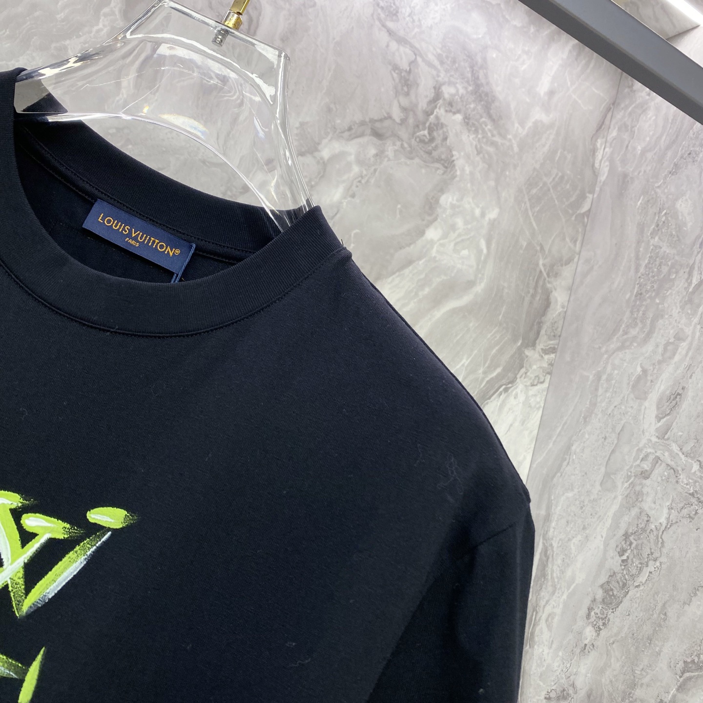 LV 2026ss 春夏新款首发专柜最新款短袖圆领T恤 高端订制 设计前卫时尚！品牌logo重工艺设计 