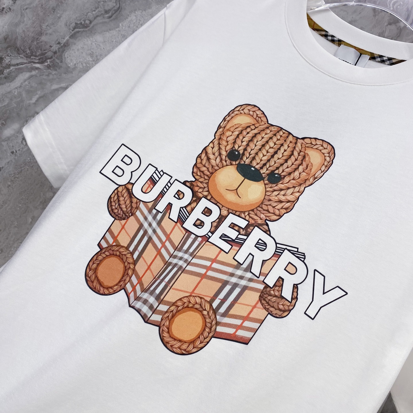 Burberry 巴宝莉 2026ss 春夏新款首发专柜最新款短袖圆领T恤 高端订制 设计前卫时尚！品牌