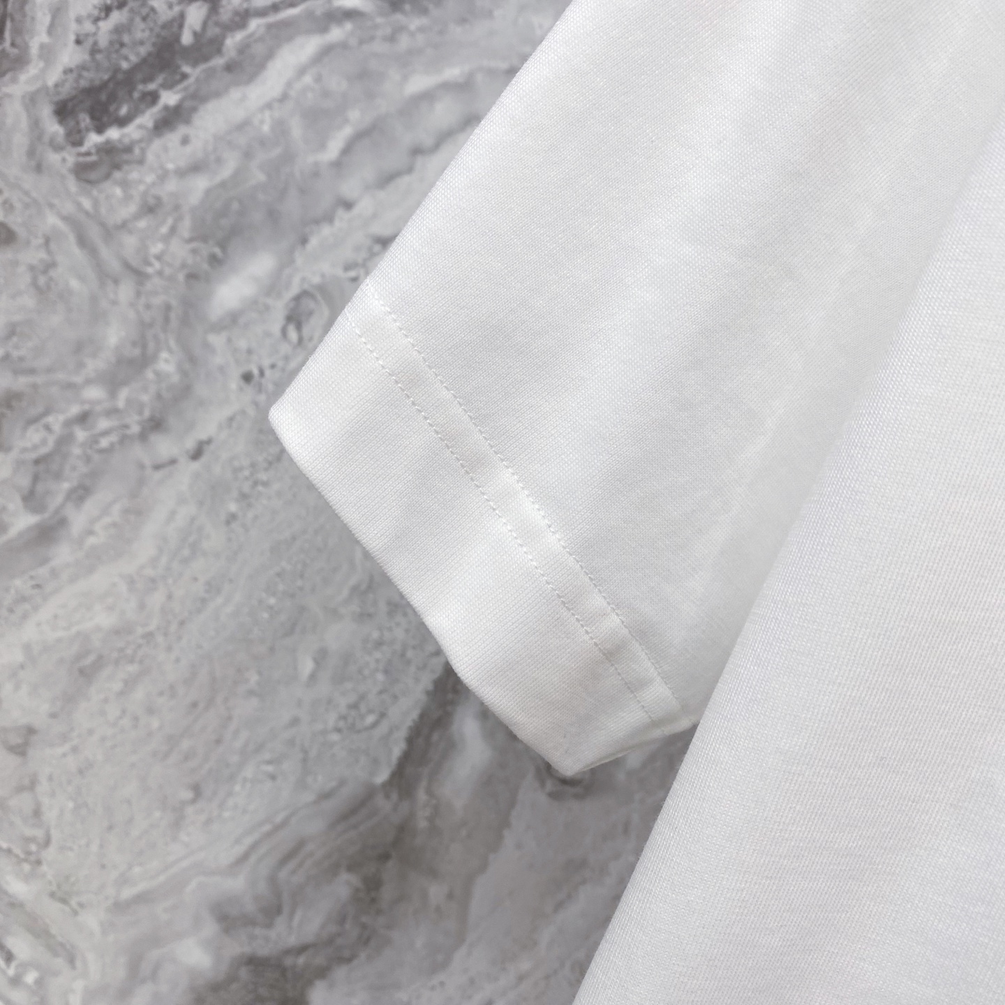 Burberry 巴宝莉 2026ss 春夏新款首发专柜最新款短袖圆领T恤 高端订制 设计前卫时尚！品牌