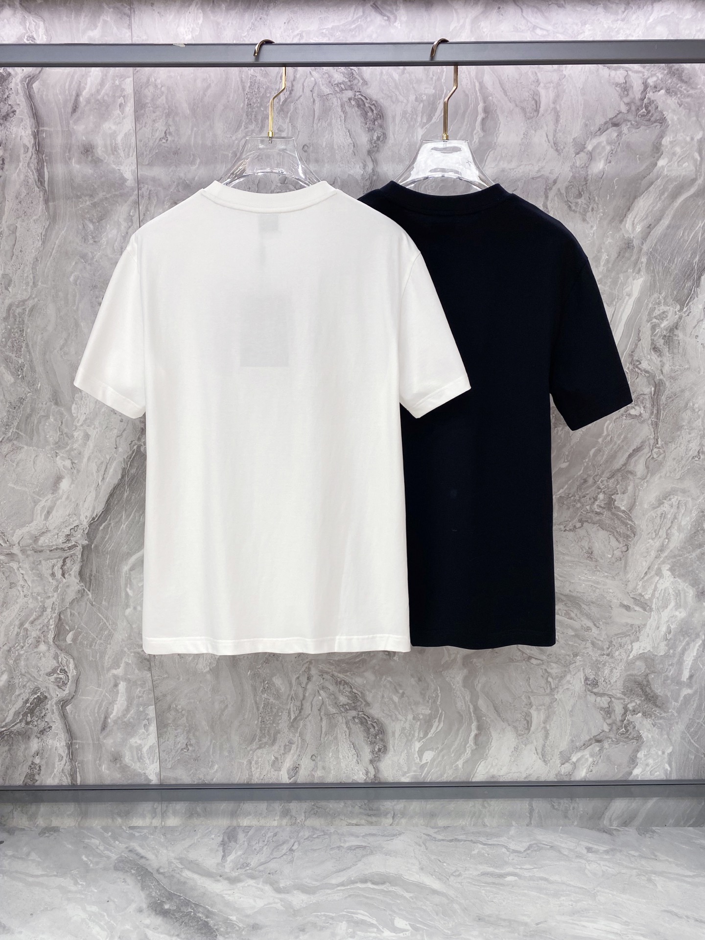 Burberry 巴宝莉 2026ss 春夏新款首发专柜最新款短袖圆领T恤 高端订制 设计前卫时尚！品牌