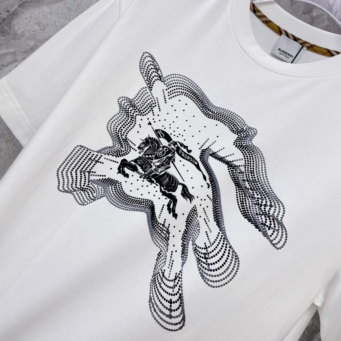 Burberry 巴宝莉 2026ss 春夏新款首发专柜最新款短袖圆领T恤 高端订制 设计前卫时尚！品牌