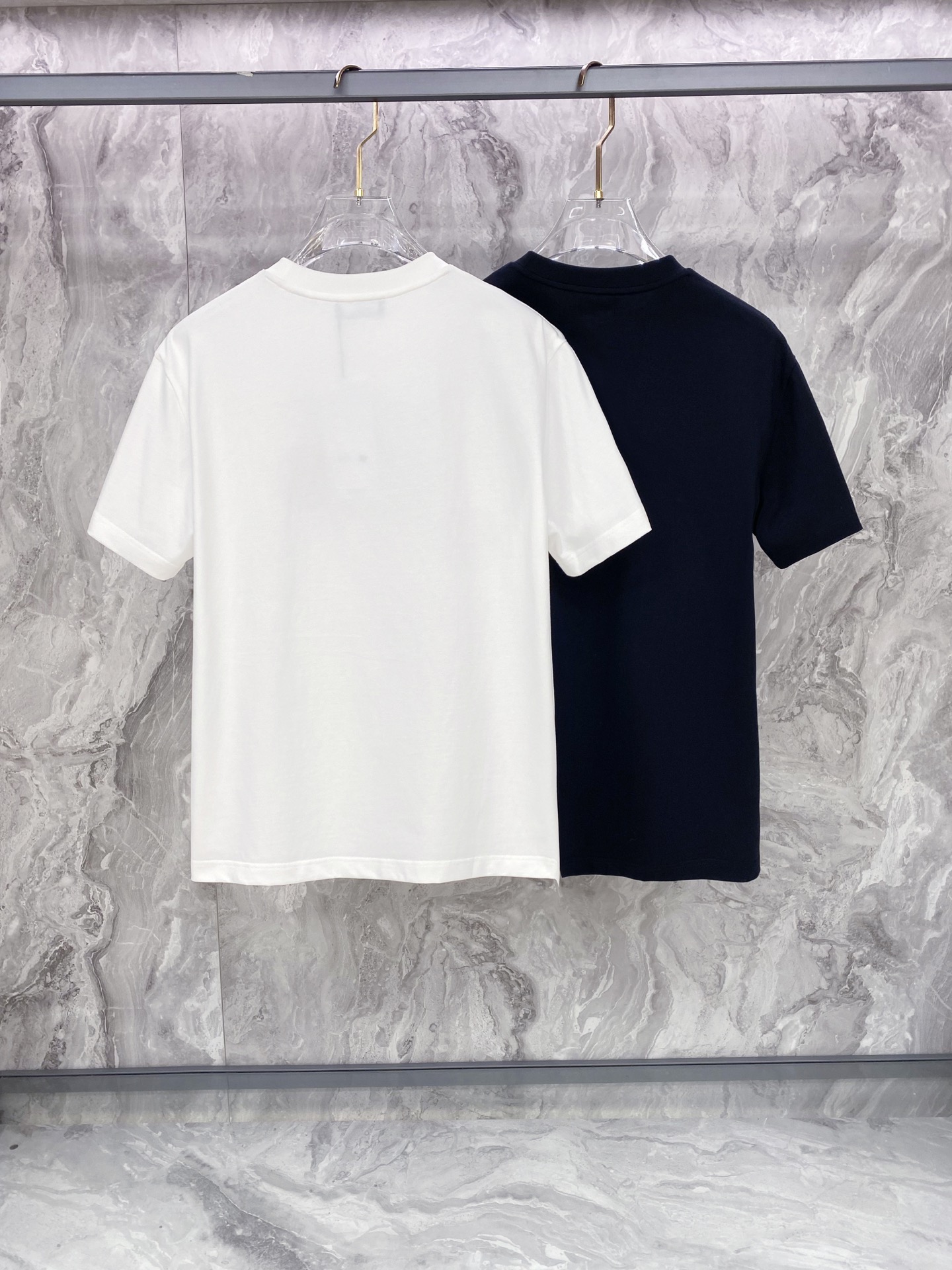 ALO 2026ss 春夏新款首发专柜最新款短袖圆领T恤 高端订制 设计前卫时尚！品牌logo重工艺设计