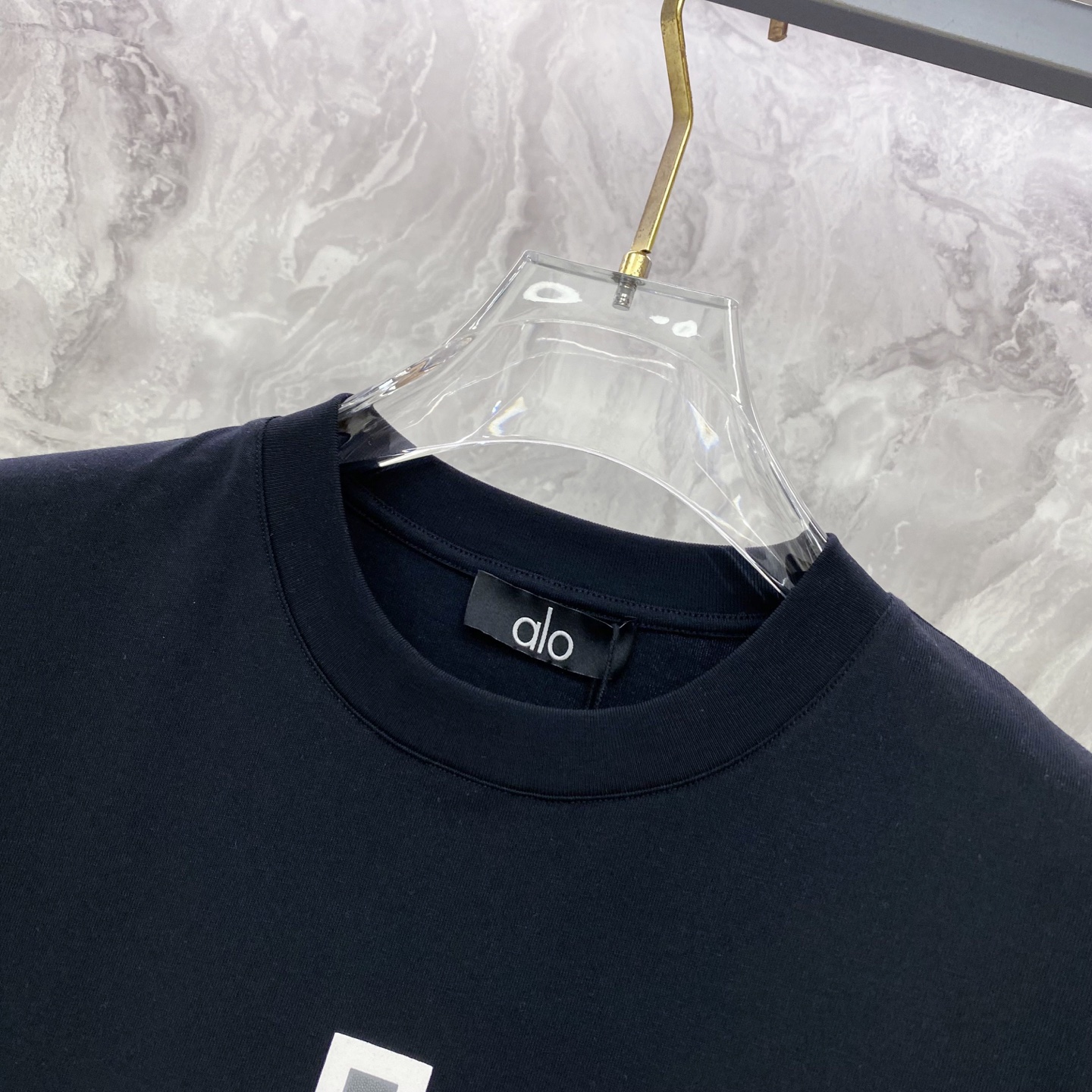 ALO 2026ss 春夏新款首发专柜最新款短袖圆领T恤 高端订制 设计前卫时尚！品牌logo重工艺设计