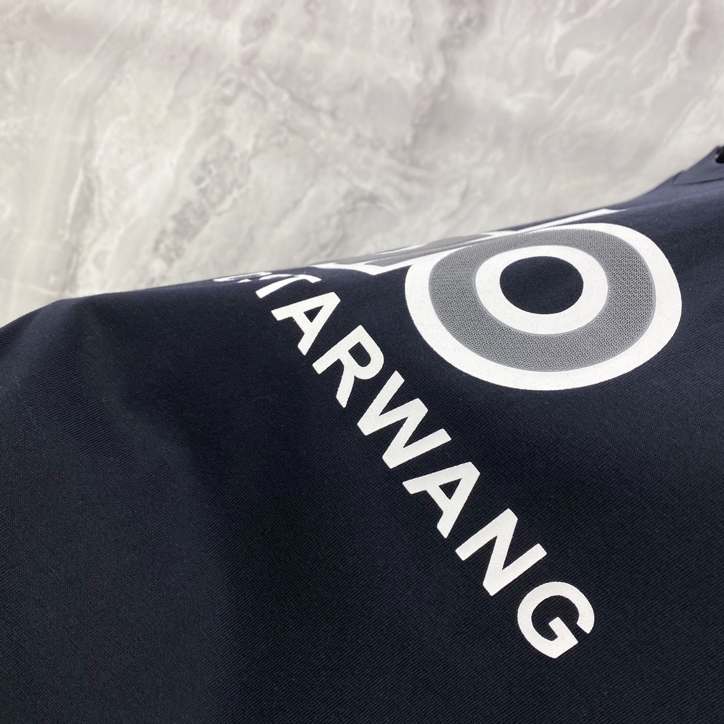 ALO 2026ss 春夏新款首发专柜最新款短袖圆领T恤 高端订制 设计前卫时尚！品牌logo重工艺设计