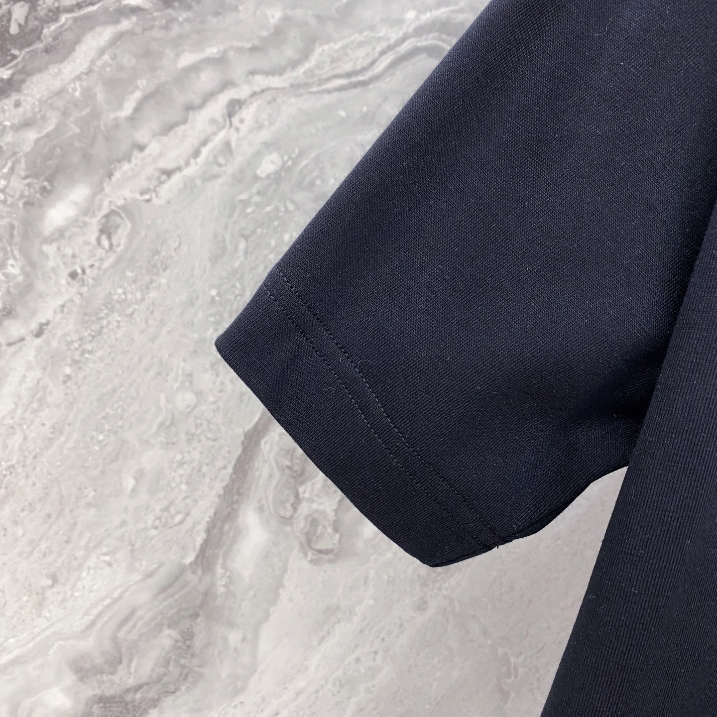 ALO 2026ss 春夏新款首发专柜最新款短袖圆领T恤 高端订制 设计前卫时尚！品牌logo重工艺设计