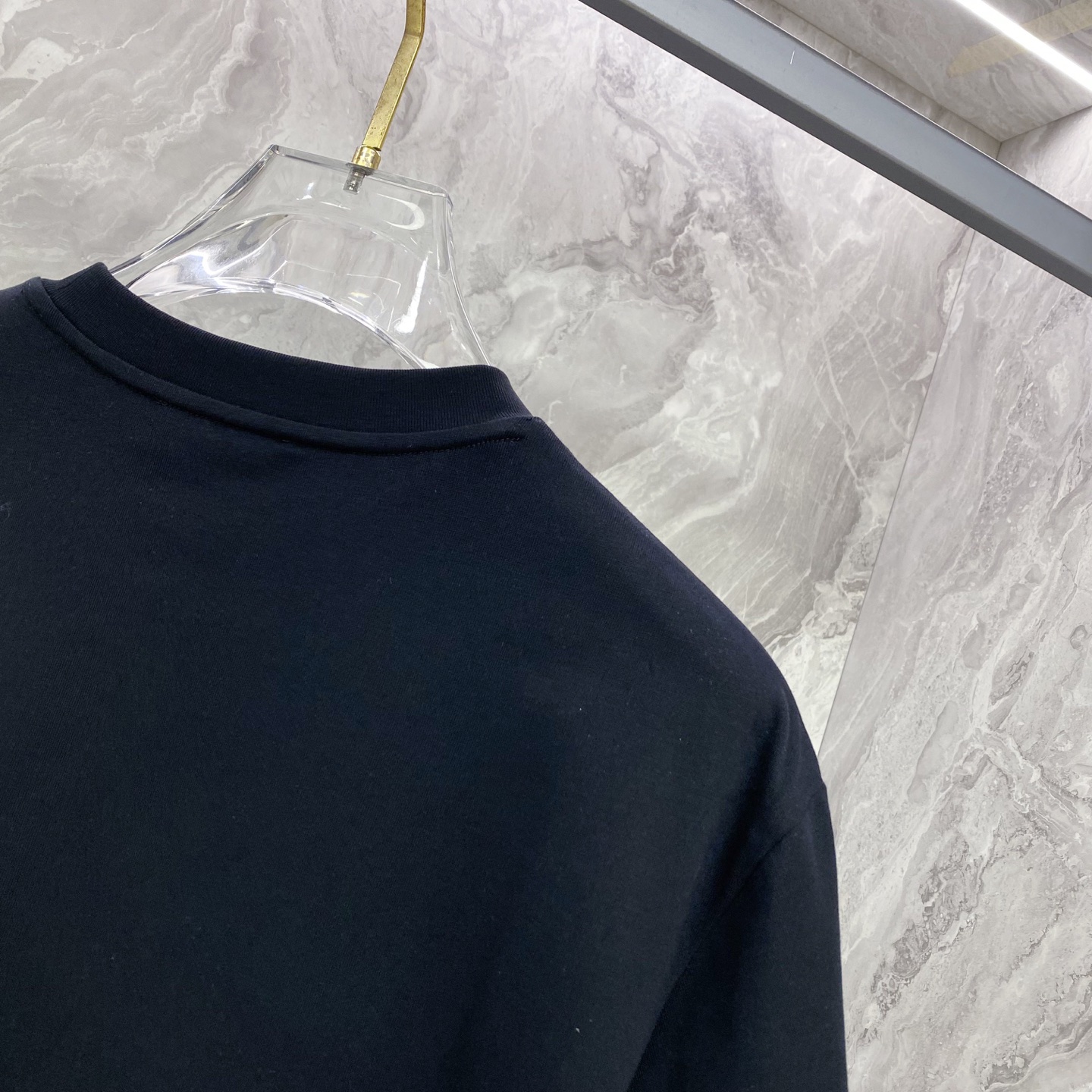 ALO 2026ss 春夏新款首发专柜最新款短袖圆领T恤 高端订制 设计前卫时尚！品牌logo重工艺设计