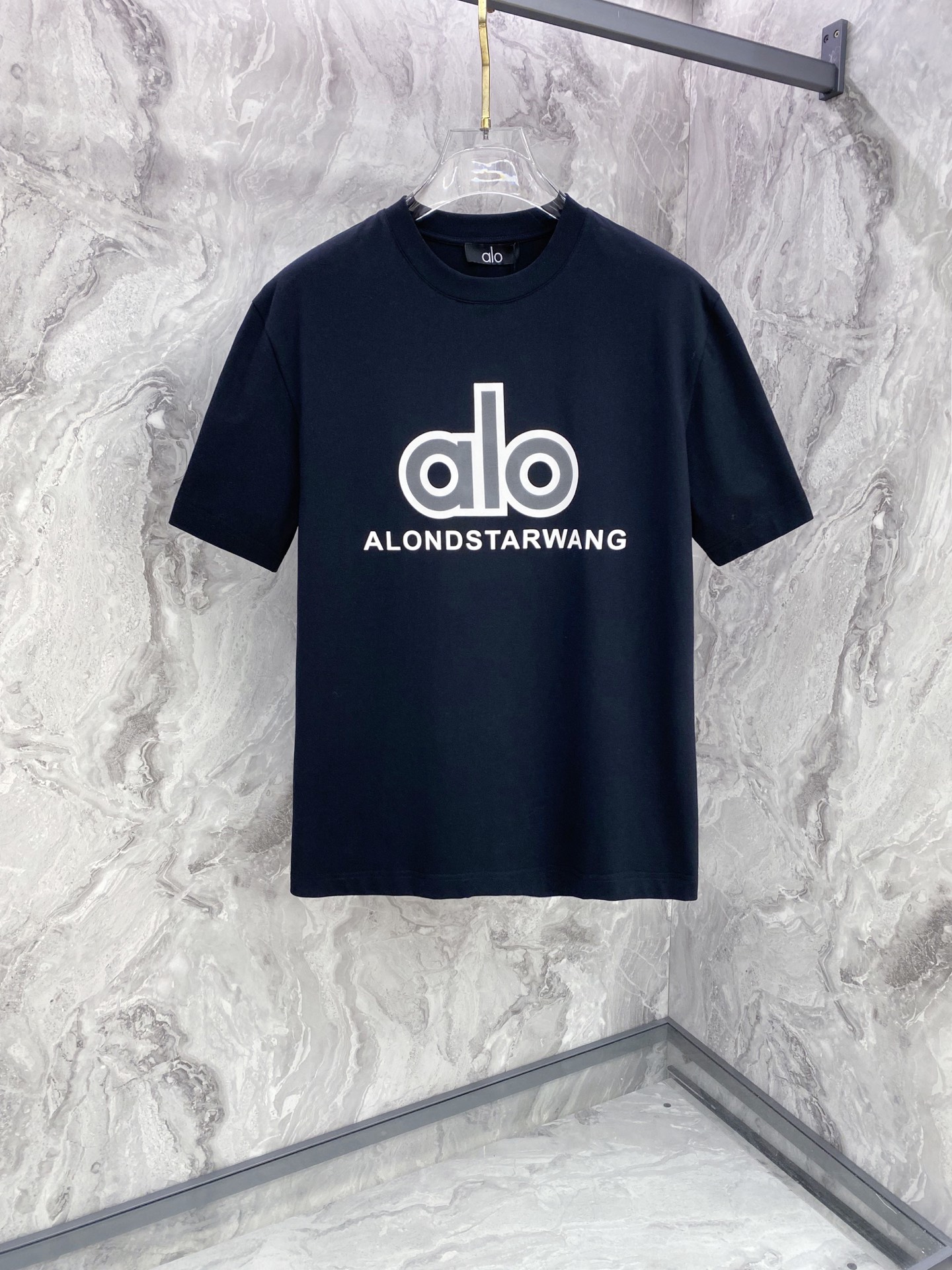 ALO 2026ss 春夏新款首发专柜最新款短袖圆领T恤 高端订制 设计前卫时尚！品牌logo重工艺设计