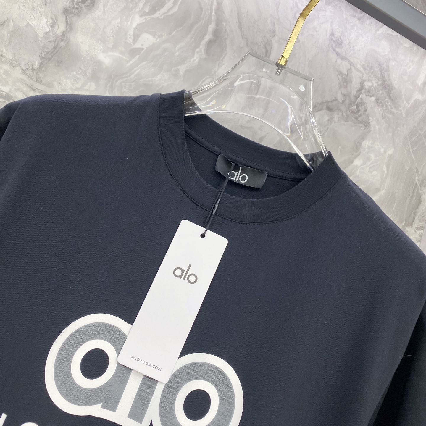 ALO 2026ss 春夏新款首发专柜最新款短袖圆领T恤 高端订制 设计前卫时尚！品牌logo重工艺设计