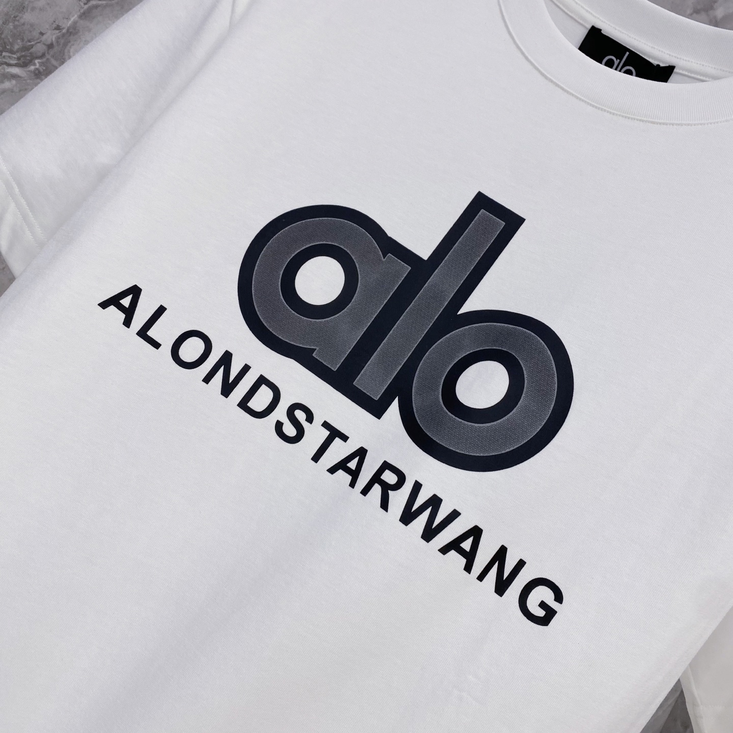 ALO 2026ss 春夏新款首发专柜最新款短袖圆领T恤 高端订制 设计前卫时尚！品牌logo重工艺设计