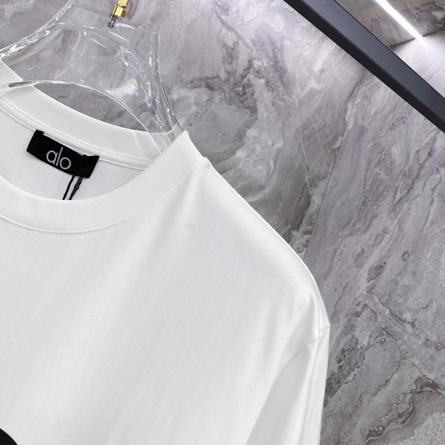 ALO 2026ss 春夏新款首发专柜最新款短袖圆领T恤 高端订制 设计前卫时尚！品牌logo重工艺设计