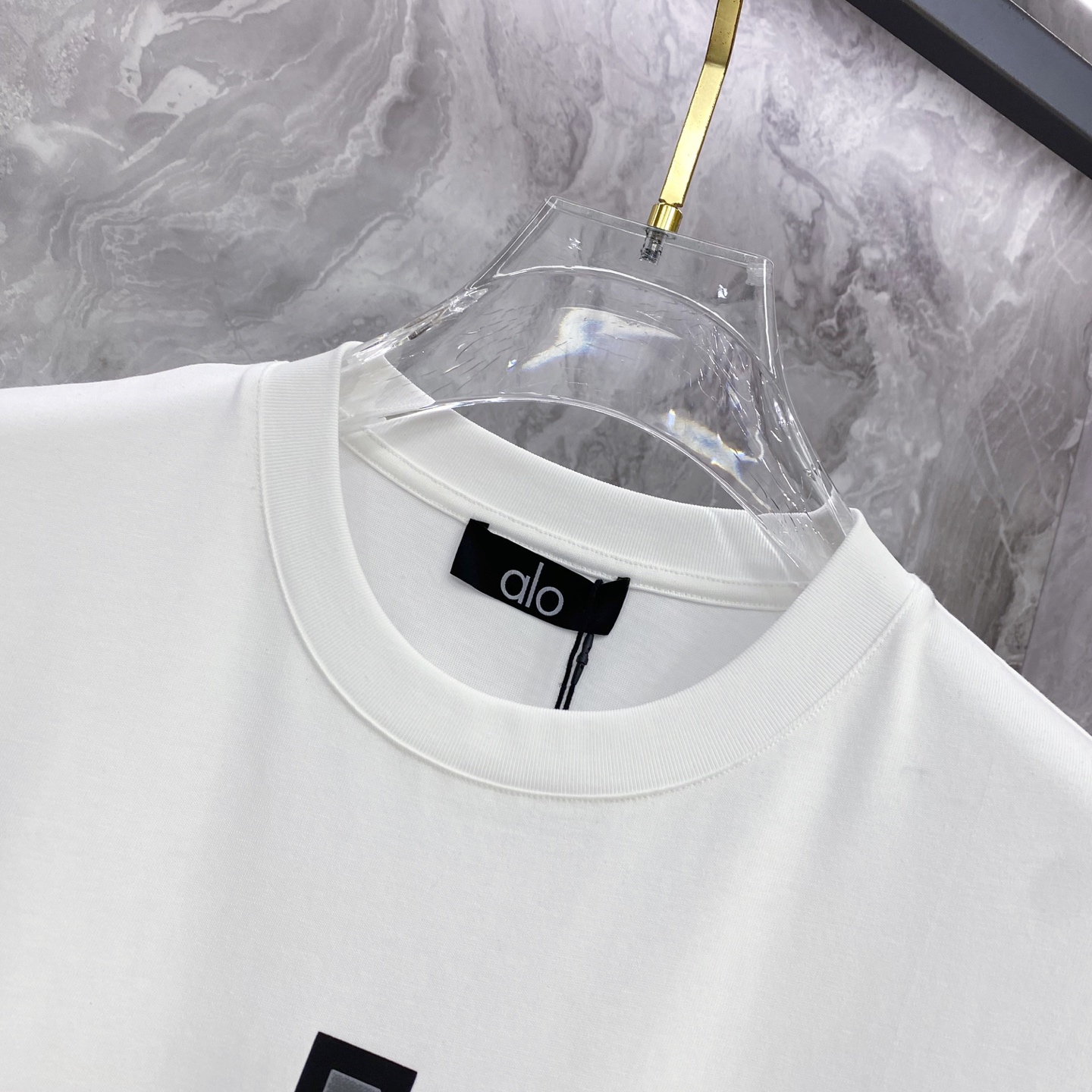 ALO 2026ss 春夏新款首发专柜最新款短袖圆领T恤 高端订制 设计前卫时尚！品牌logo重工艺设计